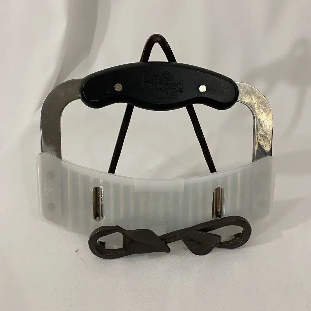 Pampered Chef Crinkle Cutter  - Picture 3 of 5